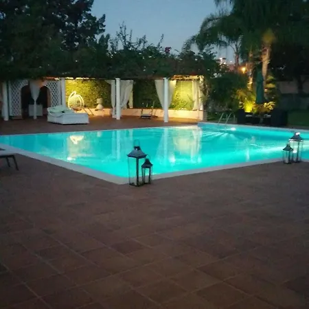 Magnolia Hotel *